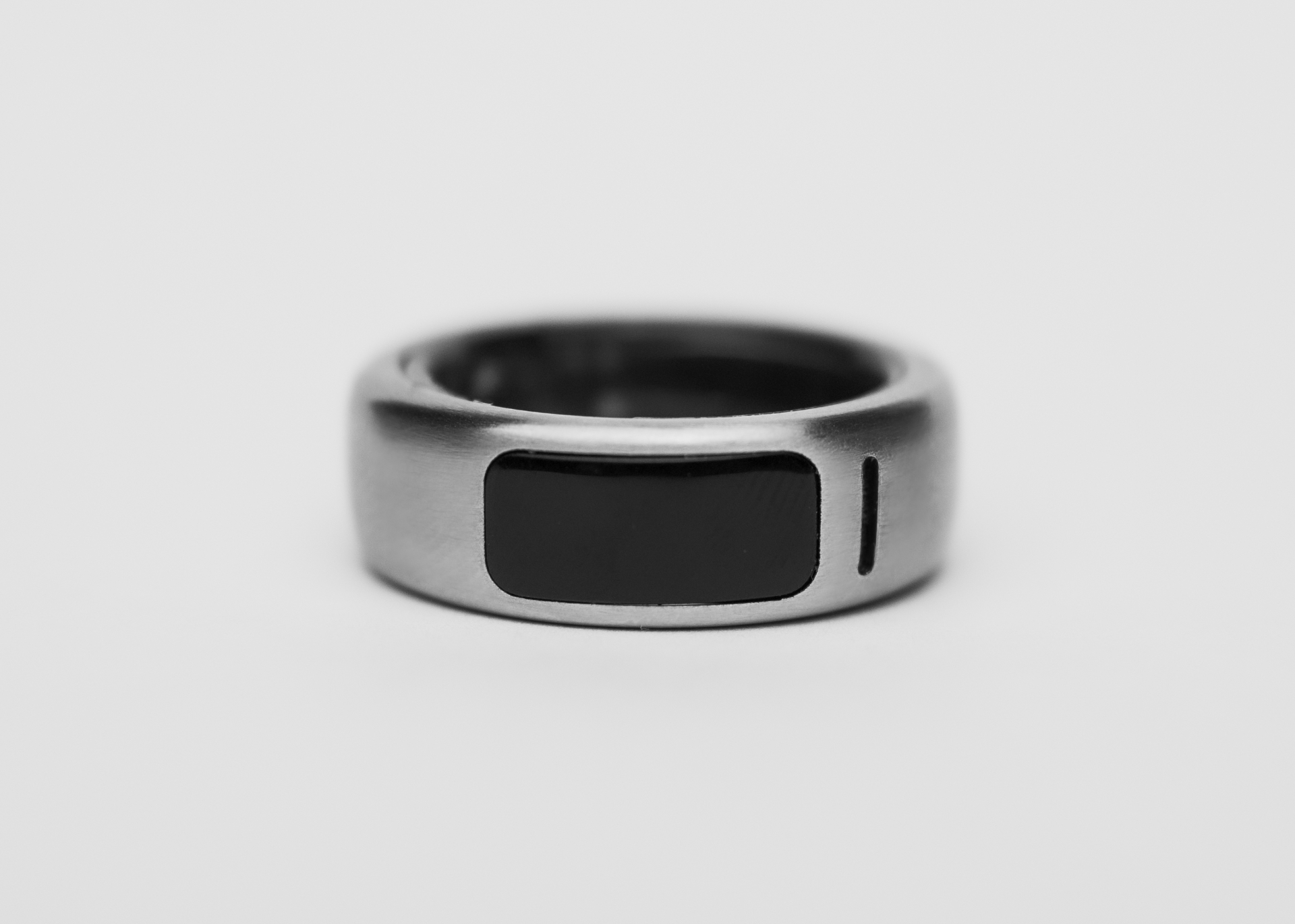 OASIS smart ring in brushed aluminium